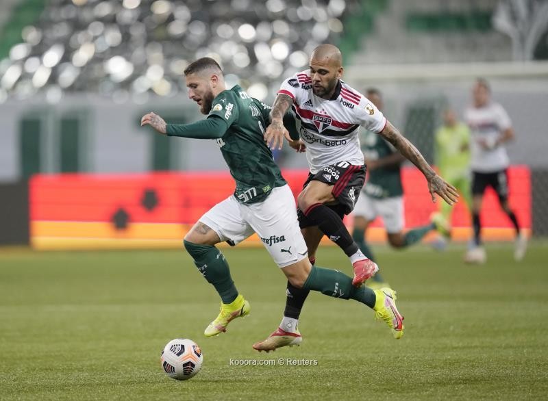 هل يرحل داني ألفيس للدوري المصري؟