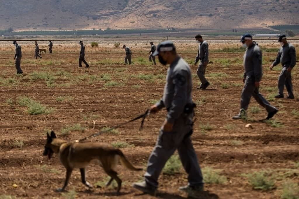 الاحتلال يشن حملة تمشيط واسعة بحثًا عن الأسرى الفارين من "جلبوع"