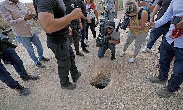 حفر نفق باستخدام أدوات بدائية