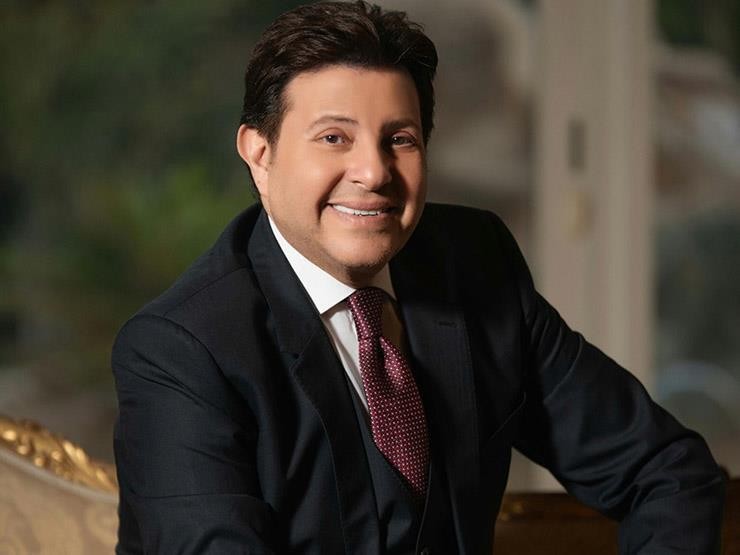 بالفيديو: الفنان "هاني شاكر" يصل الى حفله في العراق بسيارة مصفحة