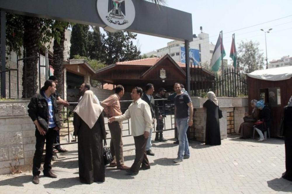 موظفو عقود يطالبون وزارة الصحة ومجلس الوزراء بالإقرار العاجل لمطالبهم