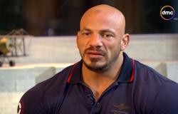 "بيج رامي" يعتذر لمستقبليه في مطار القاهرة