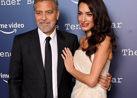 حذاء أمل كلونى يورطها فى موقف محرج بمهرجان لندن السينمائى وجورج ينقذها