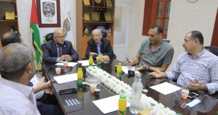 تفاصيل لقاء السراج مع وفد من لجنة تجار سوق الزاوية في غزة