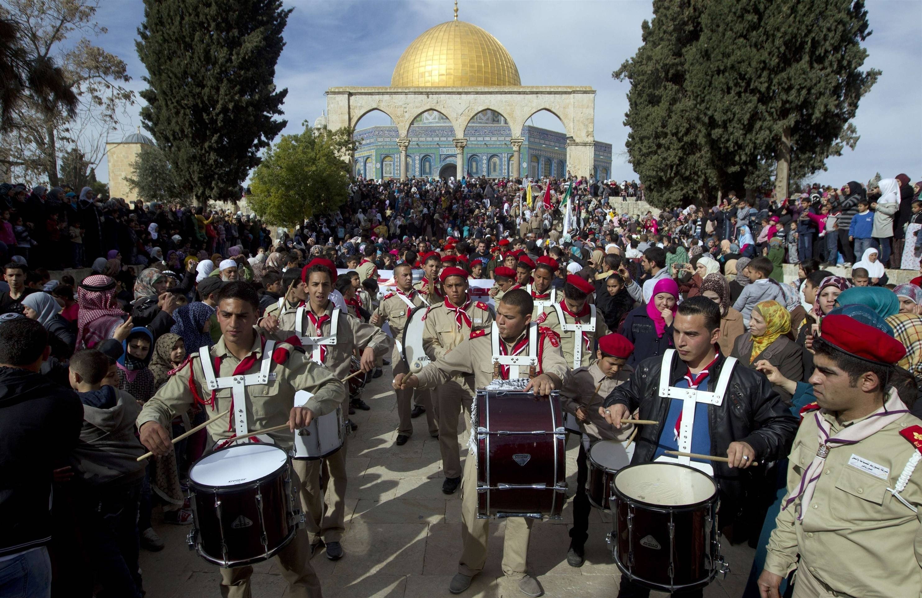 الآلاف من أبناء شعبنا يحتفلون بذكرى المولد النبوي في القدس