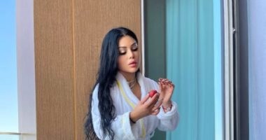 بـ"الروب"هيفاء وهبي في جلسة تصوير جديدة في دبي