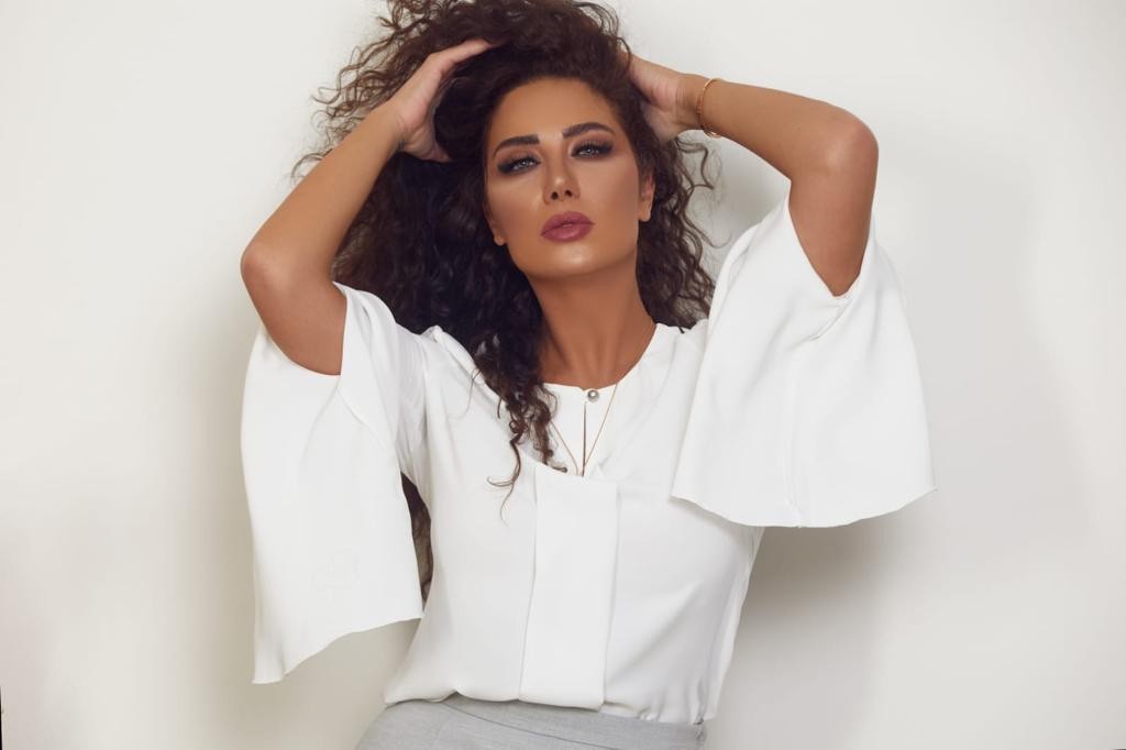 نور صعب تخفي معاناة كبيرة خلف جمالها