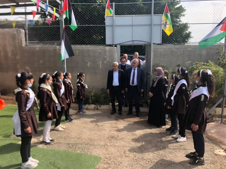 الصالح يُجري زيارة تفقدية للمناطق المهددة بالاستيطان والمرافق التعليمية فيها