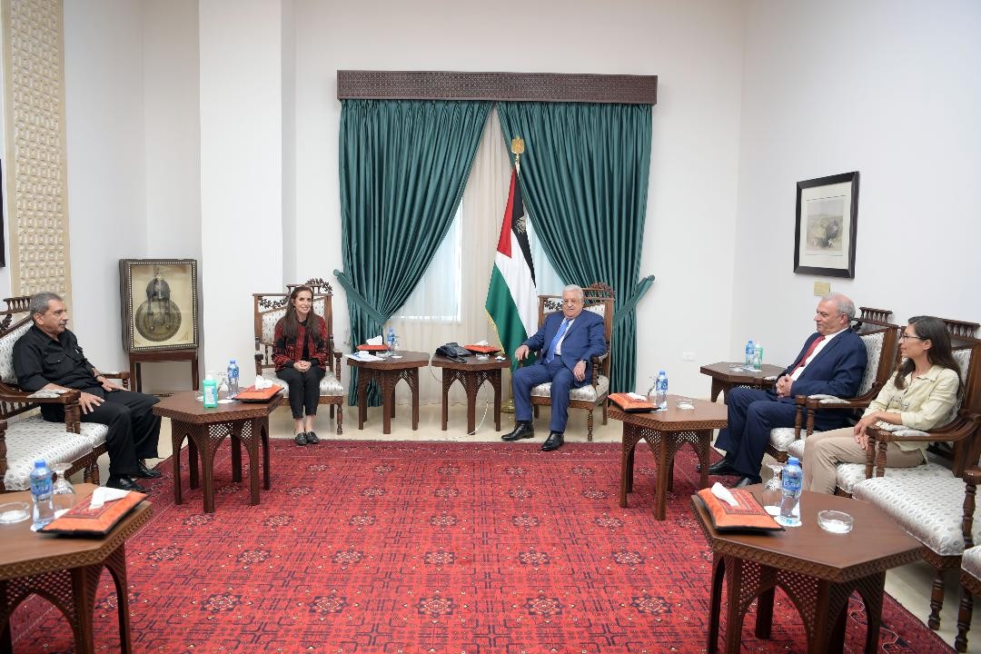 الرئيس عباس يلتقي بنقيب المهندسين الفلسطينيين