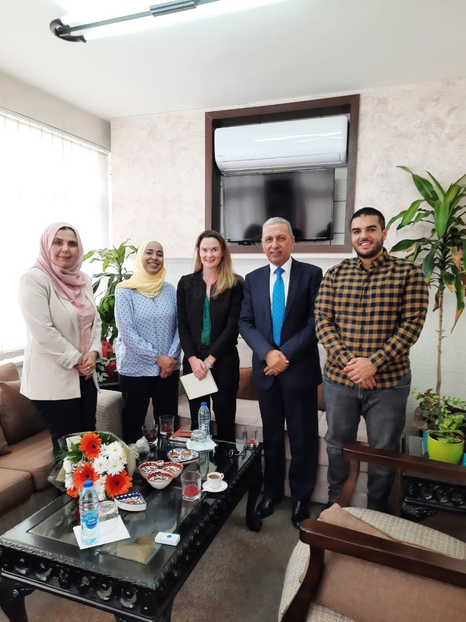 نائبة سفير إيرلندا في فلسطين تزور المركز الفلسطيني للبحوث والدراسات الاستراتيجية