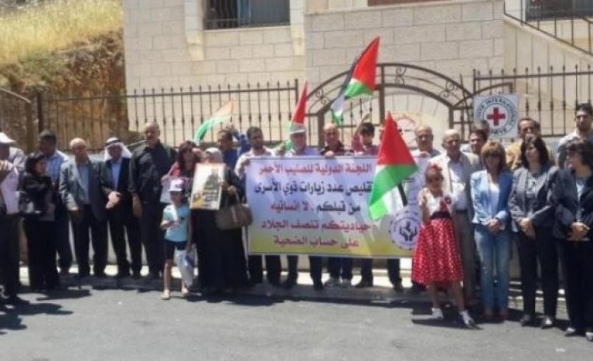 مئات المواطنين يشاركون في وقفة دعم وإسناد للأسرى في بيت لحم