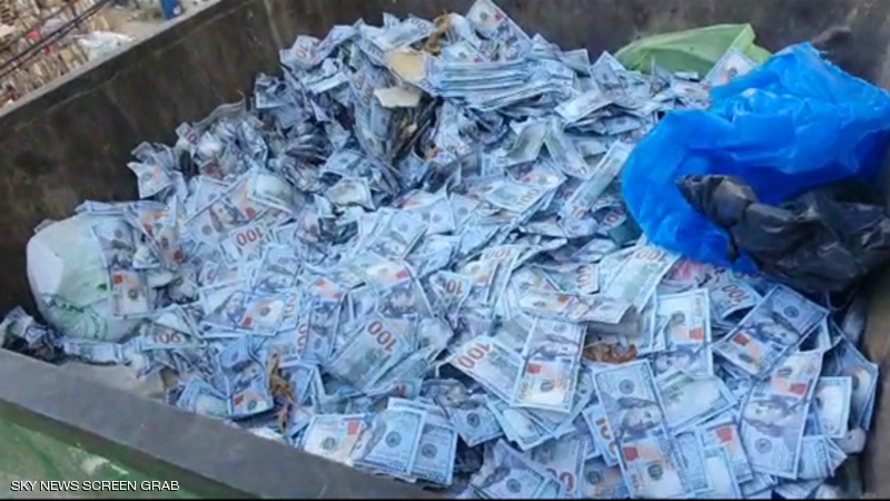 بالفيديو: آلاف الدولارات في مكب نفايات بيروت.. ما القصة؟