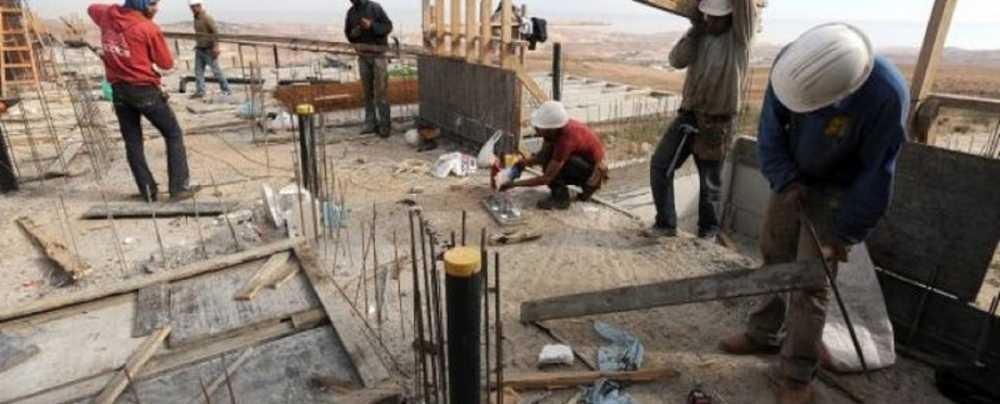 الاحتلال يزيد حصة العمال الفلسطينيين من الضفة الغربية العاملين في الداخل