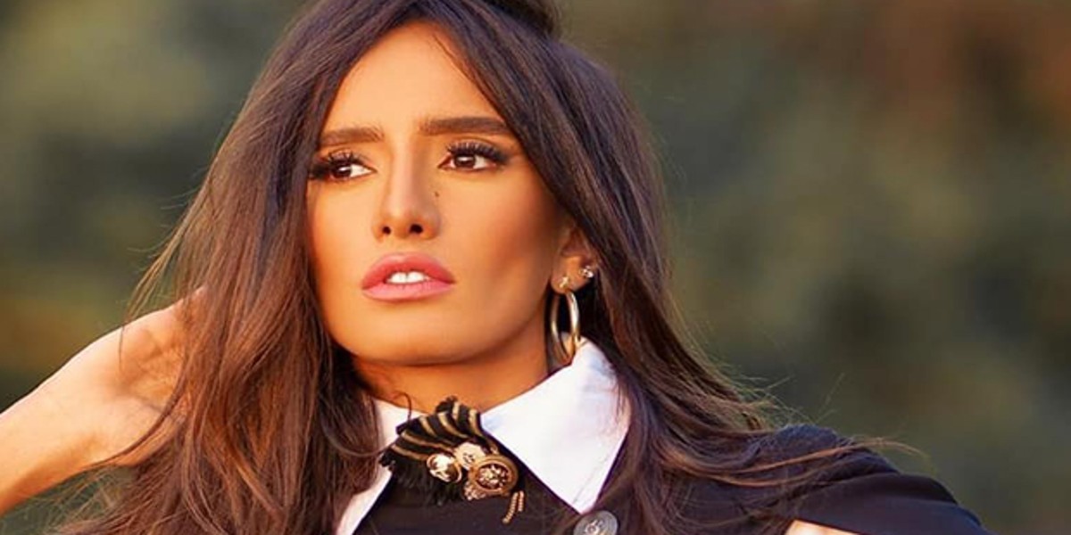 لماذا حذفت زينة تحذف صورة ابنها؟
