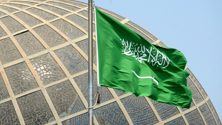 شاهد: عرض "أسلحة نادرة" للبيع في السعودية