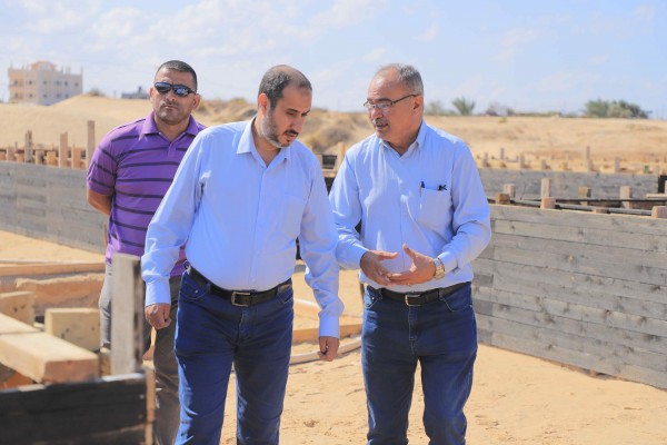 رئيس بلدية رفح يتفقد مشروع إنشاء مستشفى حمد بن جاسم