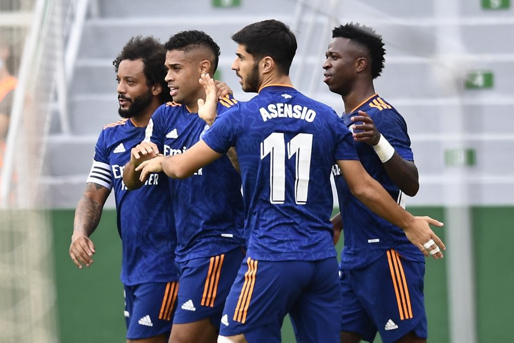 بالصور: فينيسيوس ينجو بريال مدريد من فخ إلتشي