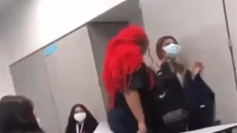 والزفر في وجه تلميذة بولاية تكساس