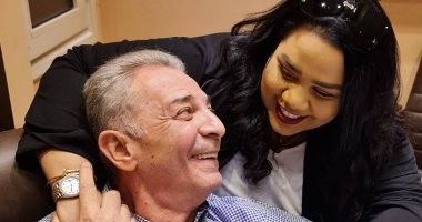 شيماء سيف تغازل محمود حميدة: بموت فيه يا جماعة