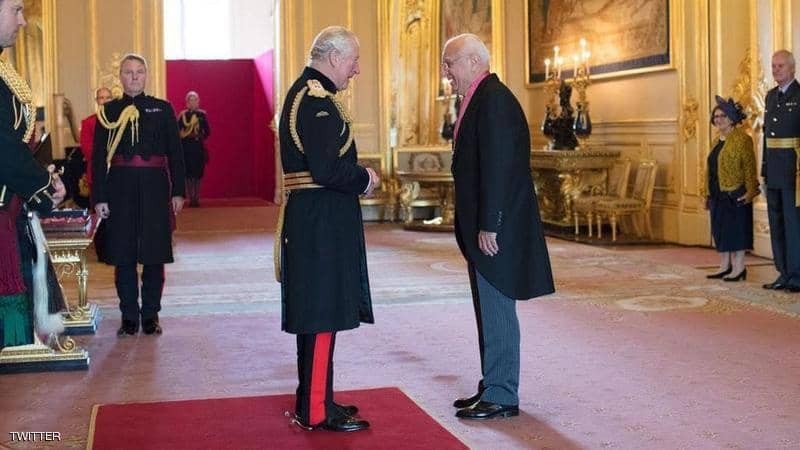 بالفيديو: طبيب عراقي يحصل على أعلى تكريم بريطاني من الأمير تشارلز