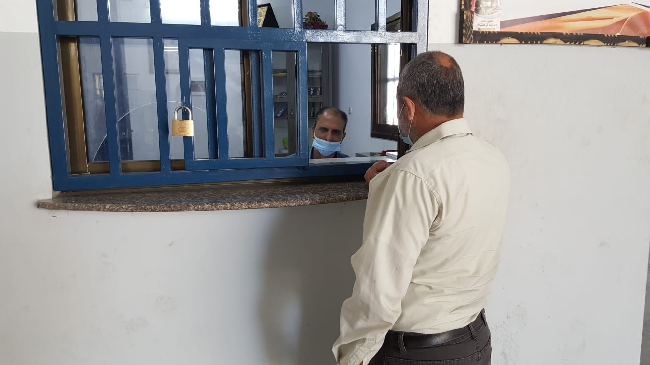 دوائر الترخيص بغزة تشهد إقبالاً كبيراً من المواطنين لتسوية أوضاعهم القانونية