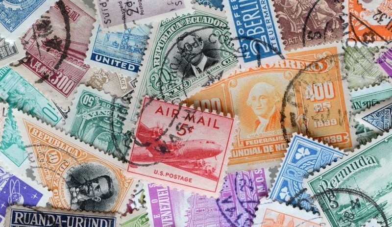 شاهد: أول طابع بريد في العالم للبيع.. والسعر لا يخطر على البال