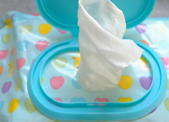 الحكومة البريطانية تفكر فى حظر المناديل المبللة... لهذا السبب؟