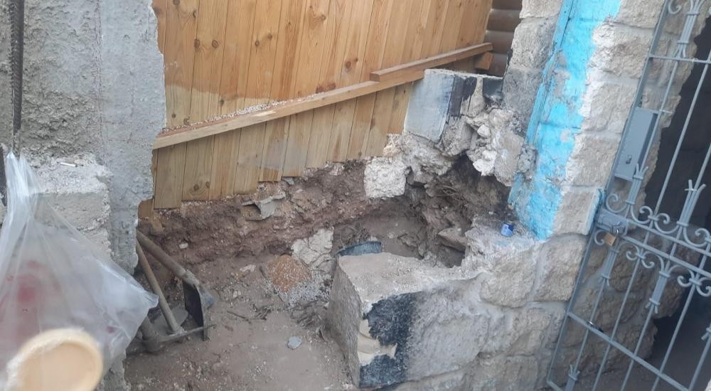 مستوطنون يحاولون بناء مرحاض في أرض مقبرة "الصدِّيق" التاريخية بالداخل المحتل