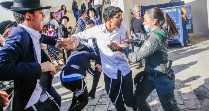 إصابة صحفي إثر اعتداءات المستوطنين في الخليل