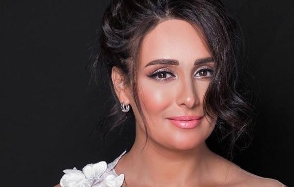 شاهد: الممثلة "كندا حنا" مع أولادها وتسريحة شعر واحدة!