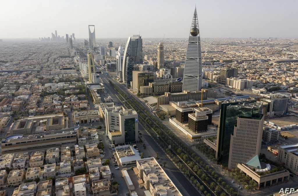 بالفيديو: حادثة غريبة.. الثلوج تكسو "محافظة سعودية" باللون الأبيض