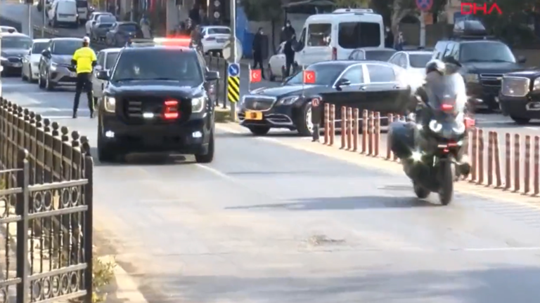 بالفيديو: موكب الرئيس التركي يتوقف في الشارع ويفسح المجال لسيارة إسعاف
