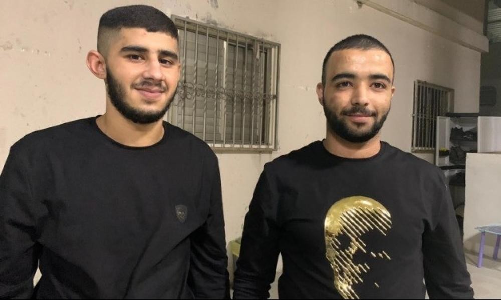 الاحتلال يطلق سراح شابين من اللد اعتقلا خلال هبة نصرة للأقصى