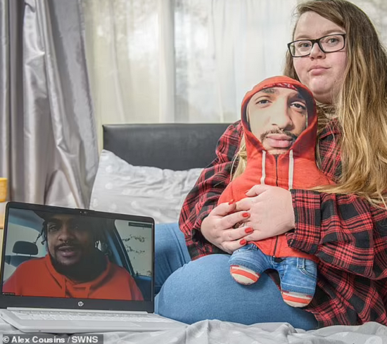 بريطانية تتزوج أمريكى عبر الإنترنت دون أن تقابله أبدًا