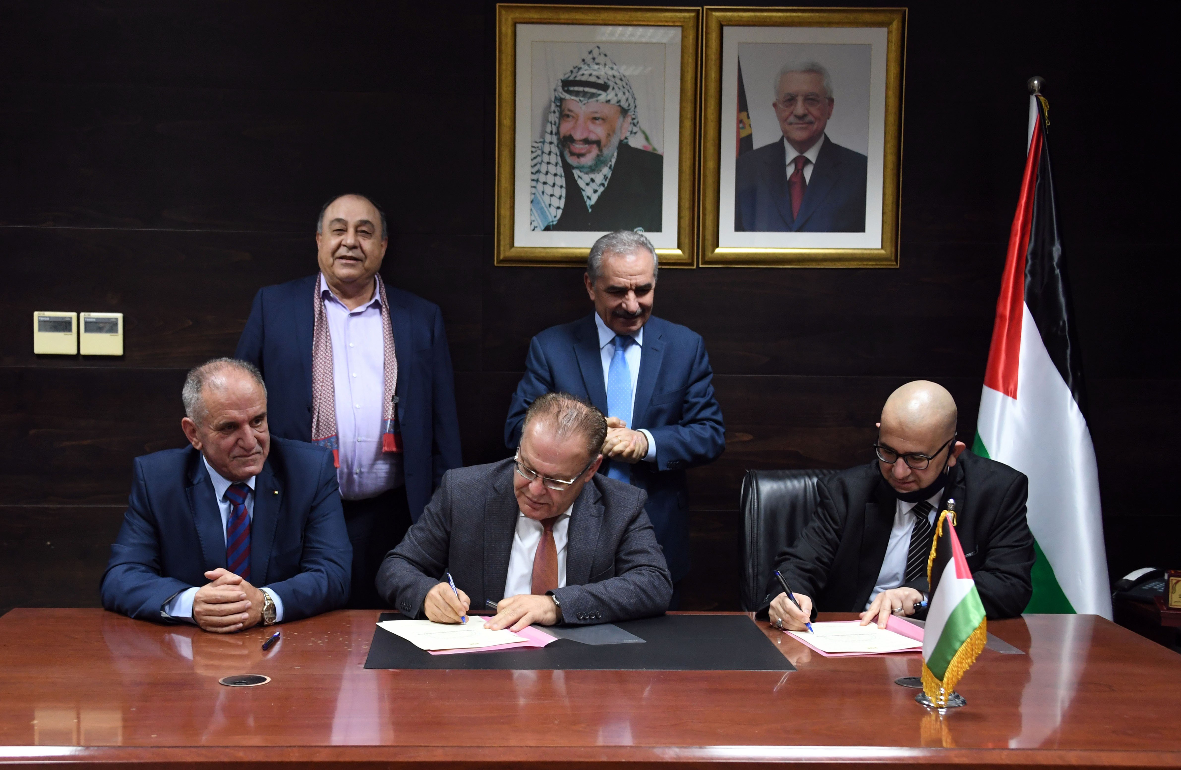 "سلطة الأراضي" و"شركة الكهرباء" تُوقعان اتفاقية لصالح الاستثمار في قطاع الطاقة المتجددة
