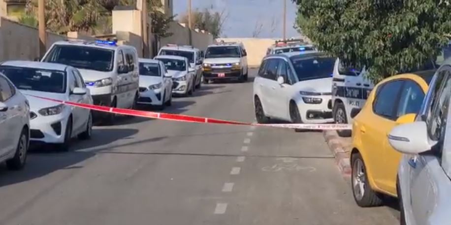 بالفيديو: شرطة الاحتلال تعتقل شابًا في يافا بزعم تنفيذه عملية طعن