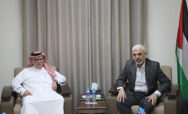 هذا ما بحثه السنوار مع السفير العمادي في غزّة!