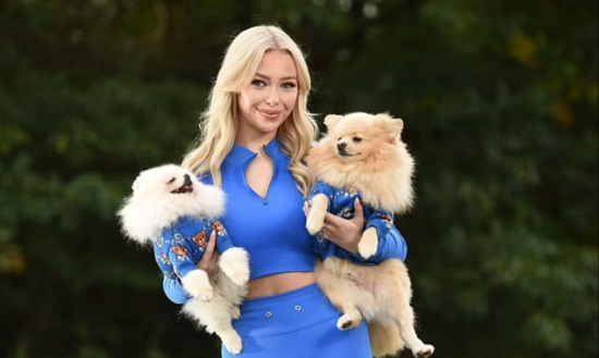 عارضة أزياء تشترى ملابس لكلابها من ماركات عالمية