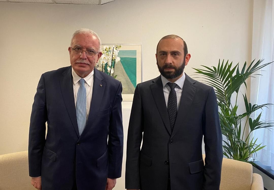 المالكي يلتقي نظيره الأرمني على هامش أعمال المؤتمر العام لليونسكو