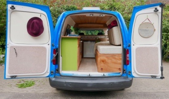 زوجان يحولان عربة غاز قديمة لمنزل صغير متنقل بتكلفة 5 آلاف إسترليني