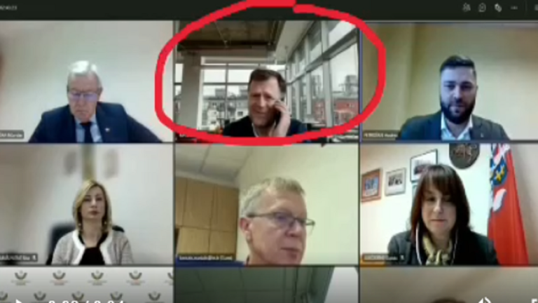 ليتوانيا: موقف محرج جدا لبرلماني أثناء اجتماع