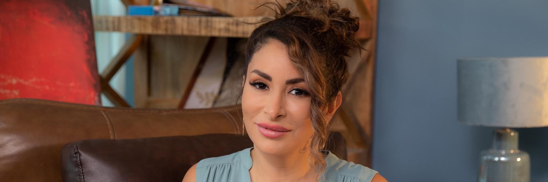 شاهد: النجمة "ديمة بياعة" تلفت الأنظار بخسارتها الوزن.. ووسامة زوجها حديث الجمهور