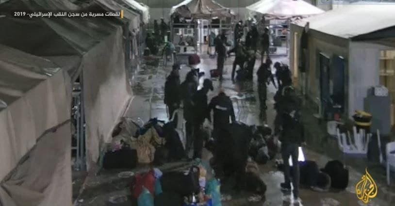 مركز حقوقي يُطالب بتحقيق دولي في ظروف احتجاز الأسرى في سجون الاحتلال