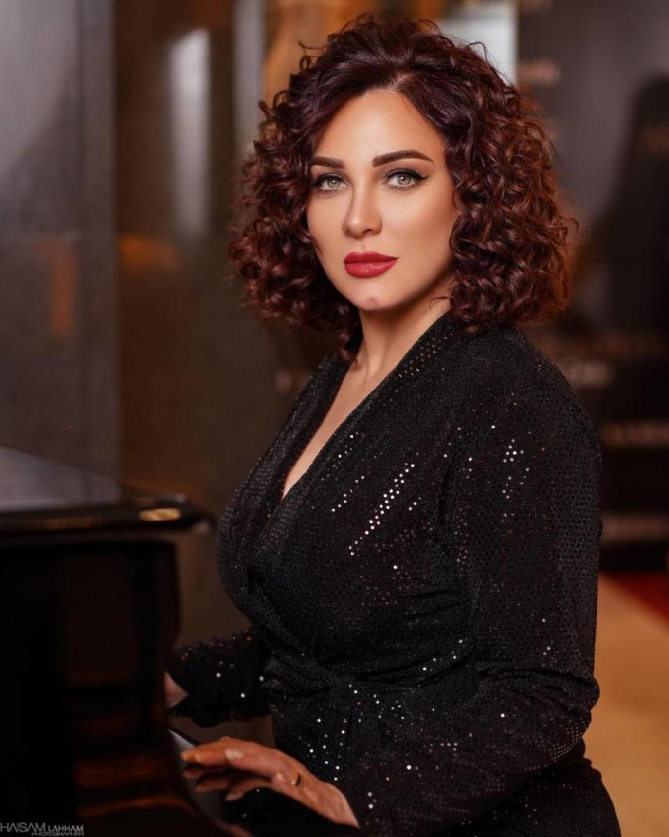 شاهد: هكذا روجت الممثلة"سلاف فواخرجي" لمسلسلها الجديد "عنبر 6"