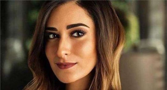 فيديو: الممثلة "أمينة خليل" نظفت حمامات.. وأخضع لعلاج نفسي