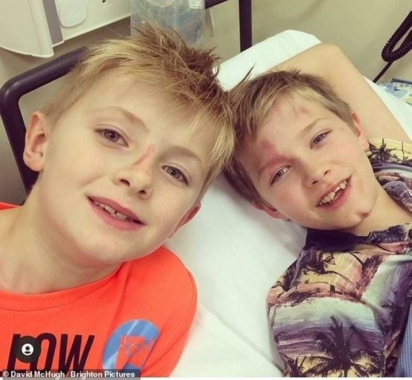 شقيقان بريطانيان يجلسان 24 ساعة على ارتفاع 35 مترًا لجمع هدايا للأيتام