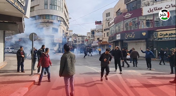 بالفيديو: اشتباكات مُسلحة بين عناصر كتائب الأقصى وأجهزة السلطة في نابلس