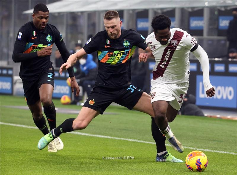 بالصور: إنتر ميلان يعزز صدارته بفوز ثمين على تورينو