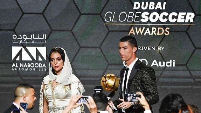 رونالدو يتوج بجائزة الهداف التاريخي من "جلوب سوكر"