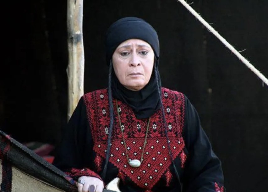 زوجات الأسرى وأبنائهم "سفراء الحرية" يُكرِّمون الفنانة الأردنية جولييت عواد